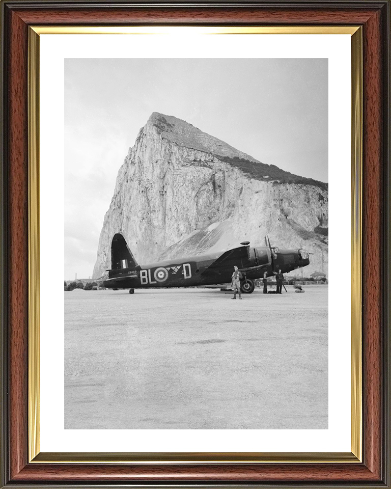 RAF Vickers Wellington Mark IC Gibraltar Photo Print Royal Air Force Aircraft Wall Art Aviation Decor Posters, Prints, & Visual Artwork Hampshire Prints 10 x 8 Classic Frame Yes