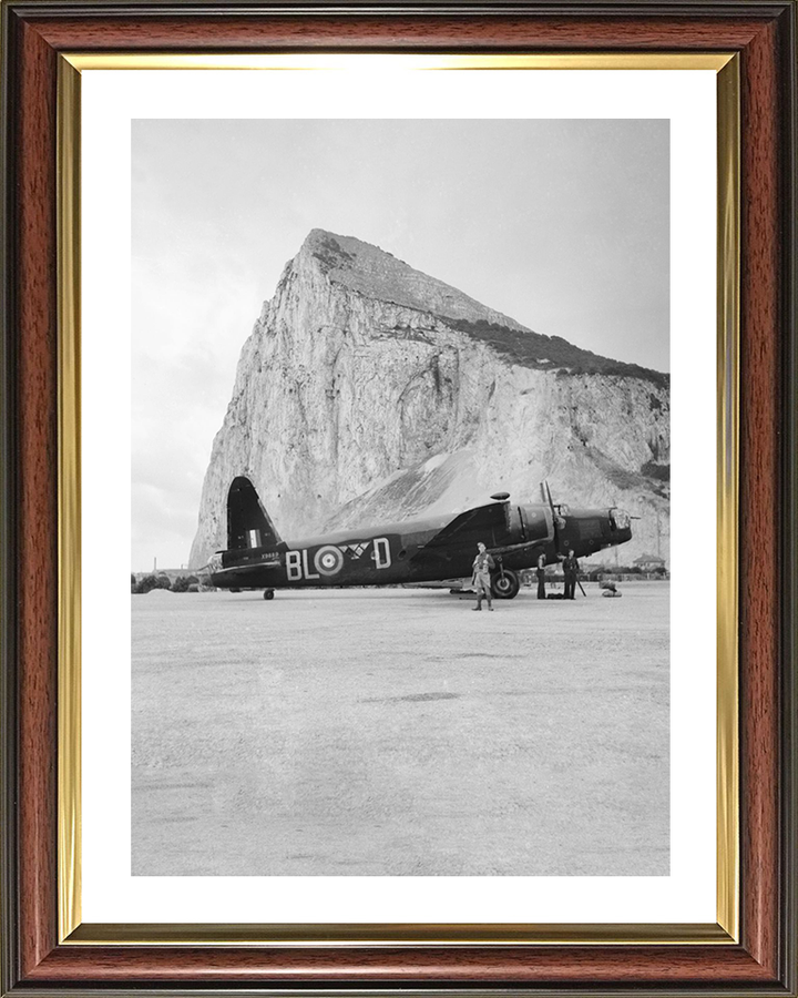 RAF Vickers Wellington Mark IC Gibraltar Photo Print Royal Air Force Aircraft Wall Art Aviation Decor Posters, Prints, & Visual Artwork Hampshire Prints 10 x 8 Classic Frame Yes