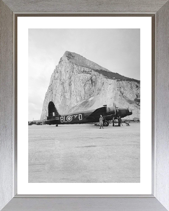 RAF Vickers Wellington Mark IC Gibraltar Photo Print Royal Air Force Aircraft Wall Art Aviation Decor Posters, Prints, & Visual Artwork Hampshire Prints 10 x 8 Silver Frame Yes