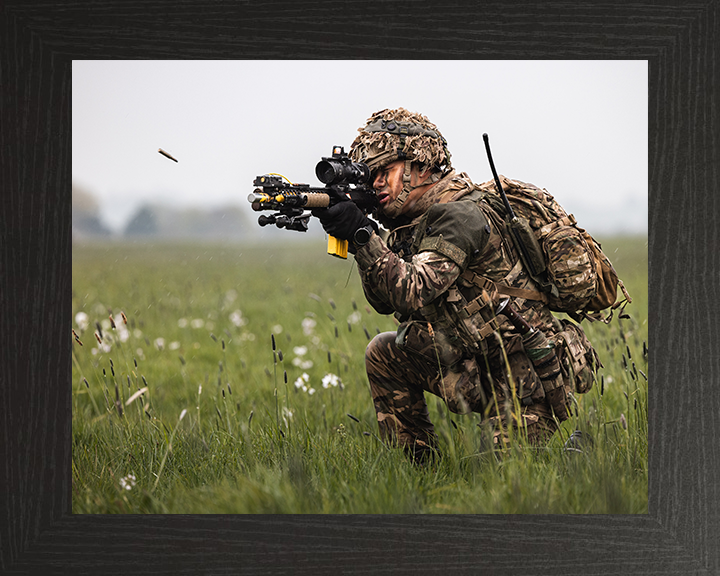British Army Rifleman with rifle Photo Print Wall Art Military Decor Poster Posters, Prints, & Visual Artwork Hampshire Prints 10 x 8 Black Frame No