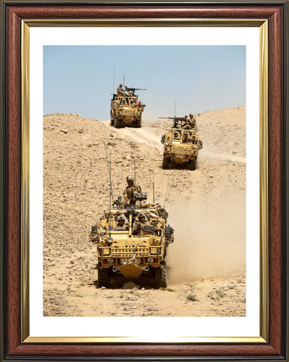 Royal Marine Commando moving through the desert Photo Print - 40 Commando Posters, Prints, & Visual Artwork Hampshire Prints 10 x 8 Classic Frame Yes