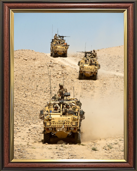 Royal Marine Commando moving through the desert Photo Print - 40 Commando Posters, Prints, & Visual Artwork Hampshire Prints 10 x 8 Classic Frame No