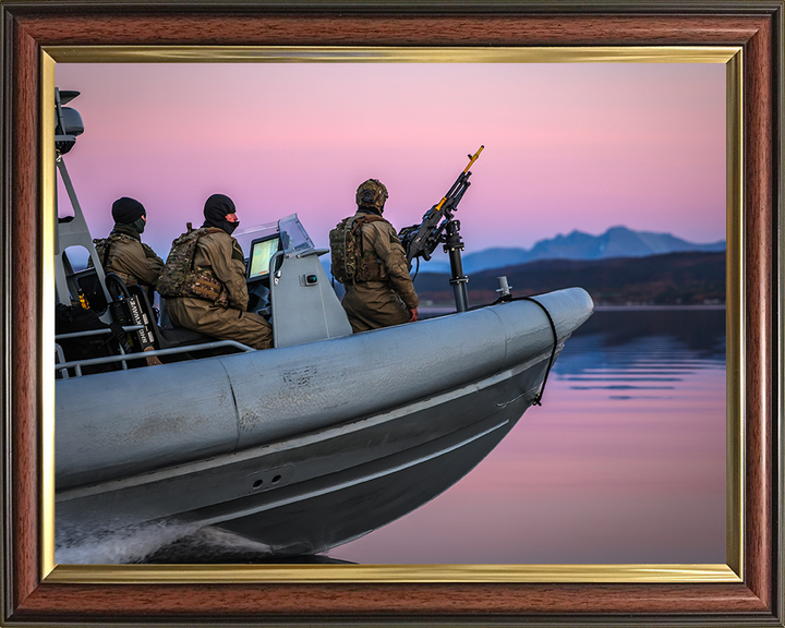 Royal Marines on Commando Raiding Craft in Norway - 40 Commando Posters, Prints, & Visual Artwork Hampshire Prints 10 x 8 Classic Frame No