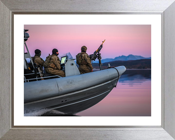 Royal Marines on Commando Raiding Craft in Norway - 40 Commando Posters, Prints, & Visual Artwork Hampshire Prints 10 x 8 Silver Frame Yes