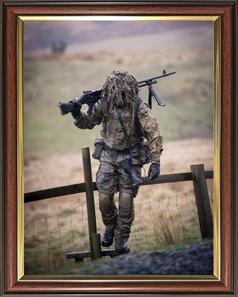British Army Soldier Carrying a GPMG Photo Print Wall Art Military Decor Poster Posters, Prints, & Visual Artwork Hampshire Prints 10 x 8 Classic Frame No