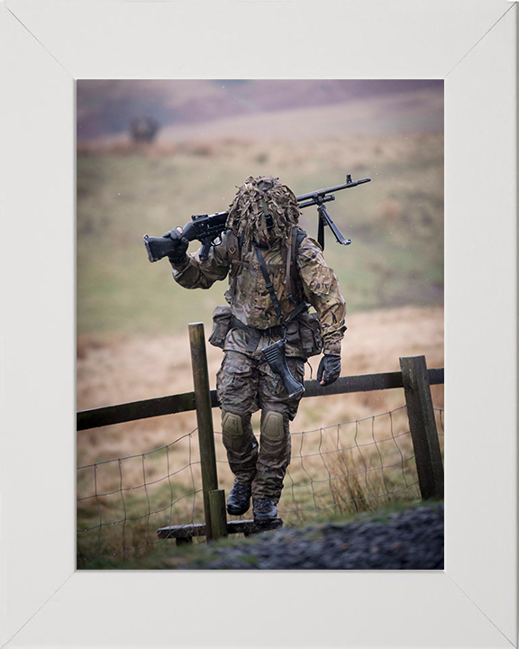 British Army Soldier Carrying a GPMG Photo Print Wall Art Military Decor Poster Posters, Prints, & Visual Artwork Hampshire Prints 10 x 8 White Frame No