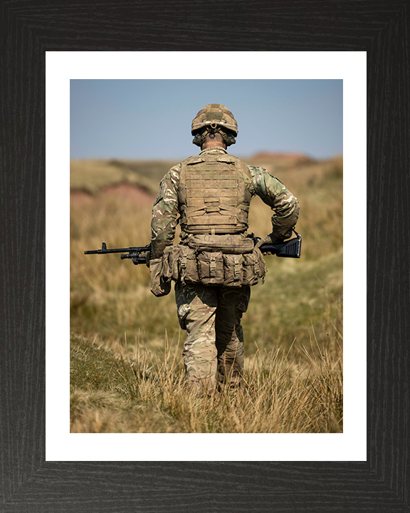 British Army Soldier Carrying a GPMG Photo Print Wall Art Military Decor Posters, Prints, & Visual Artwork Hampshire Prints 10 x 8 Black Frame Yes