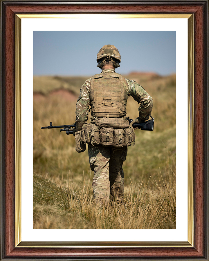 British Army Soldier Carrying a GPMG Photo Print Wall Art Military Decor Posters, Prints, & Visual Artwork Hampshire Prints 10 x 8 Classic Frame Yes