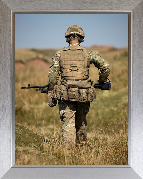 British Army Soldier Carrying a GPMG Photo Print Wall Art Military Decor Posters, Prints, & Visual Artwork Hampshire Prints 10 x 8 Silver Frame No