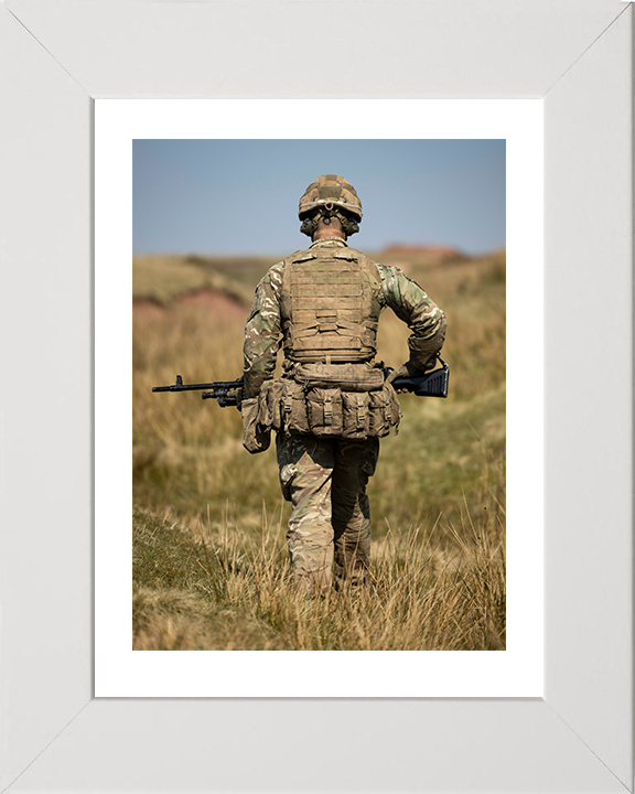 British Army Soldier Carrying a GPMG Photo Print Wall Art Military Decor Posters, Prints, & Visual Artwork Hampshire Prints 10 x 8 White Frame Yes