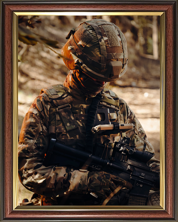 British Army Soldier using DSA equipment Photo Print Wall Art Military Decor Posters, Prints, & Visual Artwork Hampshire Prints 10 x 8 Classic Frame No