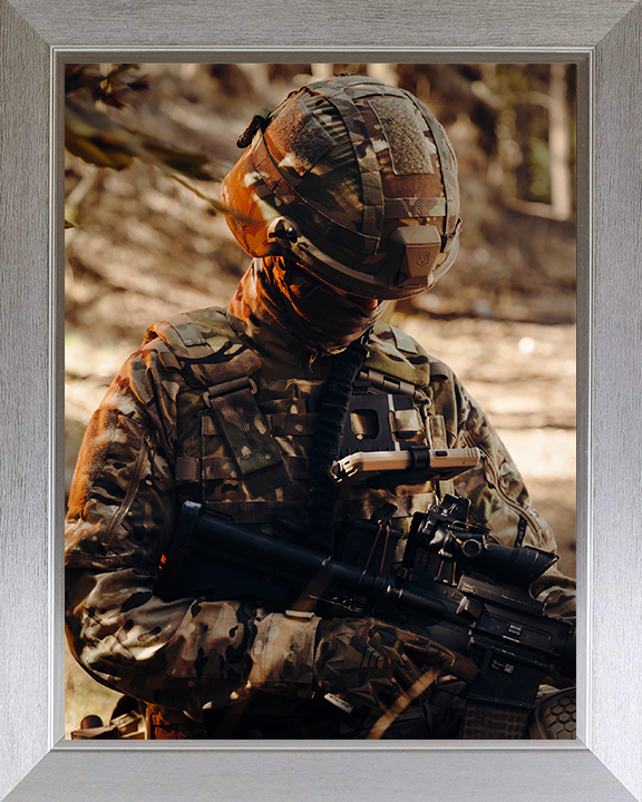 British Army Soldier using DSA equipment Photo Print Wall Art Military Decor Posters, Prints, & Visual Artwork Hampshire Prints 10 x 8 Silver Frame No