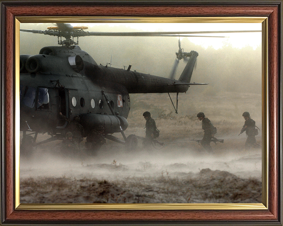 Soldiers Boarding a Helicopter Photo Print – British Army Helicopter Operations Wall Art, Military Decor Posters, Prints, & Visual Artwork Hampshire Prints 10 x 8 Classic Frame No