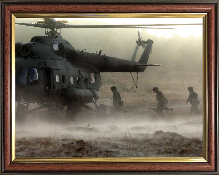 Soldiers Boarding a Helicopter Photo Print – British Army Helicopter Operations Wall Art, Military Decor Posters, Prints, & Visual Artwork Hampshire Prints 10 x 8 Classic Frame No