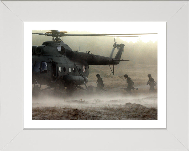 Soldiers Boarding a Helicopter Photo Print – British Army Helicopter Operations Wall Art, Military Decor Posters, Prints, & Visual Artwork Hampshire Prints 10 x 8 White Frame Yes