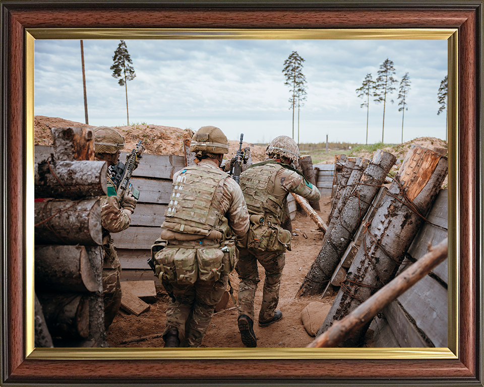 Soldiers Clearing a Trench Photo Print – British Army Wall Art, Military Decor Posters, Prints, & Visual Artwork Hampshire Prints 10 x 8 Classic Frame No