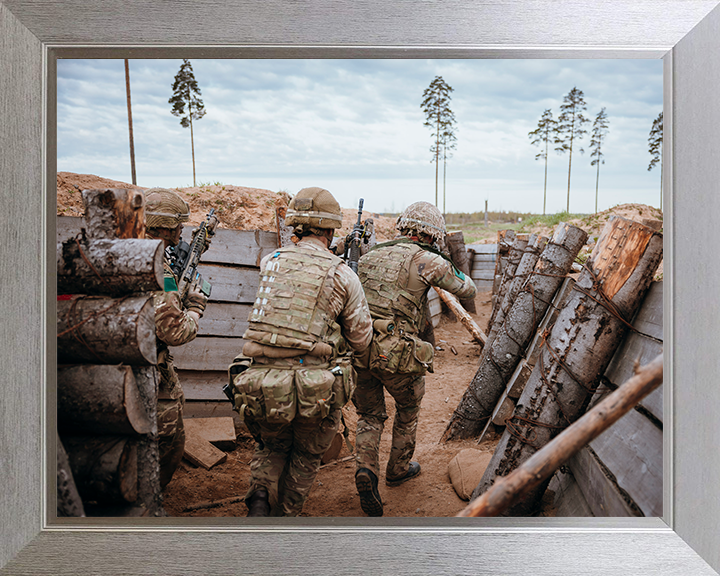 Soldiers Clearing a Trench Photo Print – British Army Wall Art, Military Decor Posters, Prints, & Visual Artwork Hampshire Prints 10 x 8 Silver Frame No