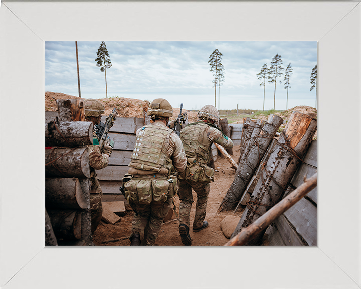 Soldiers Clearing a Trench Photo Print – British Army Wall Art, Military Decor Posters, Prints, & Visual Artwork Hampshire Prints 10 x 8 White Frame No