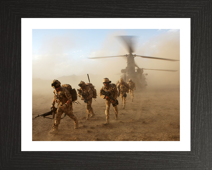 Soldiers Deploy from a Chinook Helicopter Photo Print – British Army Helicopter Operations Wall Art, Military Decor Posters, Prints, & Visual Artwork Hampshire Prints 10 x 8 Black Frame Yes