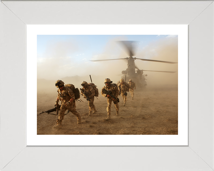Soldiers Deploy from a Chinook Helicopter Photo Print – British Army Helicopter Operations Wall Art, Military Decor Posters, Prints, & Visual Artwork Hampshire Prints 10 x 8 White Frame Yes