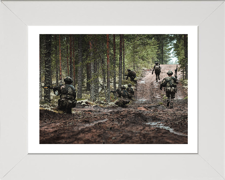 Soldiers During a forest patrol Photo Print – British Army Patrol Wall Art, Military Decor Posters, Prints, & Visual Artwork Hampshire Prints 10 x 8 White Frame Yes