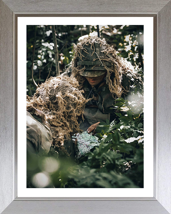British Army Soldiers Map Reading Photo Print Wall Art Military Decor Poster Posters, Prints, & Visual Artwork Hampshire Prints 10 x 8 Silver Frame Yes