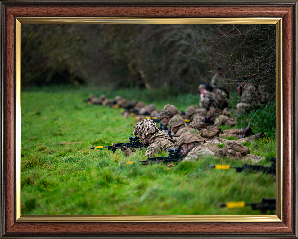 Soldiers on exercise Photo Print – British Army Wall Art, Military Decor Posters, Prints, & Visual Artwork Hampshire Prints 10 x 8 Classic Frame No