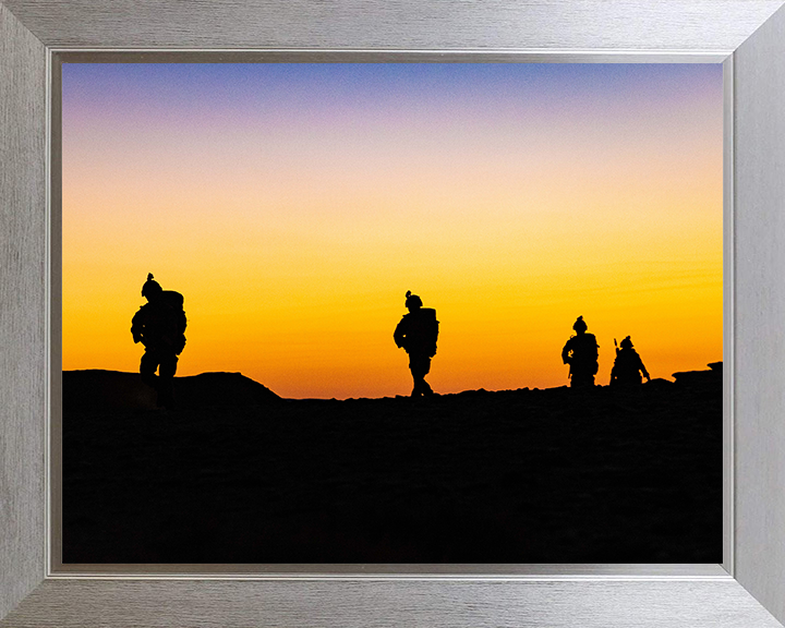 Soldiers Silhouette at sunset Photo Print – British Army Wall Art, Military Decor Posters, Prints, & Visual Artwork Hampshire Prints 10 x 8 Silver Frame No