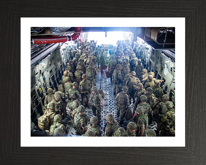 Soldiers arrive in Kabul on a C-17 Photo Print – British Army Wall Art, Military Decor Posters, Prints, & Visual Artwork Hampshire Prints 10 x 8 Black Frame Yes