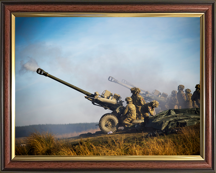 Soldiers firing 105mm Light Gun Photo Print – British Army Wall Art, Military Decor Posters, Prints, & Visual Artwork Hampshire Prints 10 x 8 Classic Frame No