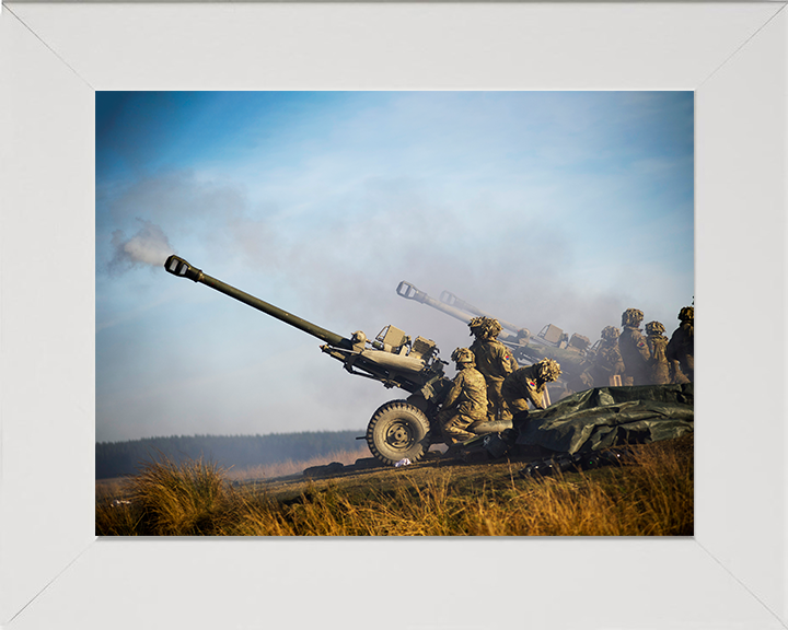 Soldiers firing 105mm Light Gun Photo Print – British Army Wall Art, Military Decor Posters, Prints, & Visual Artwork Hampshire Prints 10 x 8 White Frame No
