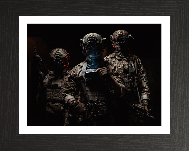 Soldiers in Uniform Portrait Photo Print – British Army Wall Art, Military Decor Posters, Prints, & Visual Artwork Hampshire Prints 10 x 8 Black Frame Yes