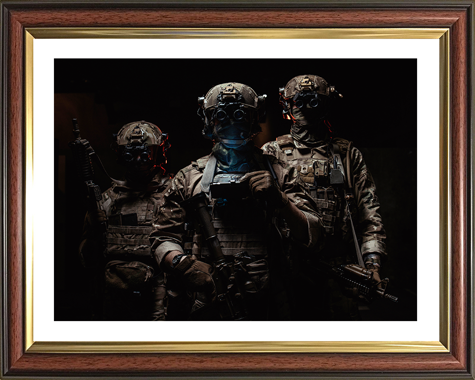 Soldiers in Uniform Portrait Photo Print – British Army Wall Art, Military Decor Posters, Prints, & Visual Artwork Hampshire Prints 10 x 8 Classic Frame Yes