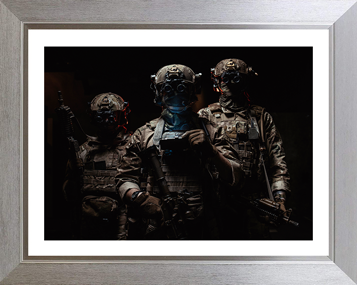 Soldiers in Uniform Portrait Photo Print – British Army Wall Art, Military Decor Posters, Prints, & Visual Artwork Hampshire Prints 10 x 8 Silver Frame Yes