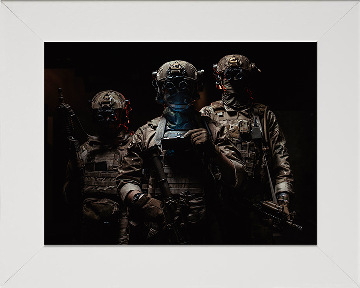 Soldiers in Uniform Portrait Photo Print – British Army Wall Art, Military Decor Posters, Prints, & Visual Artwork Hampshire Prints 10 x 8 White Frame No