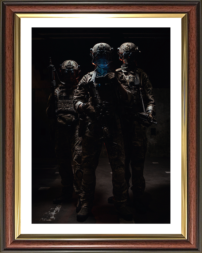 Soldiers in the shaddows Portrait Photo Print – British Army Wall Art, Military Decor Posters, Prints, & Visual Artwork Hampshire Prints 10 x 8 Classic Frame Yes