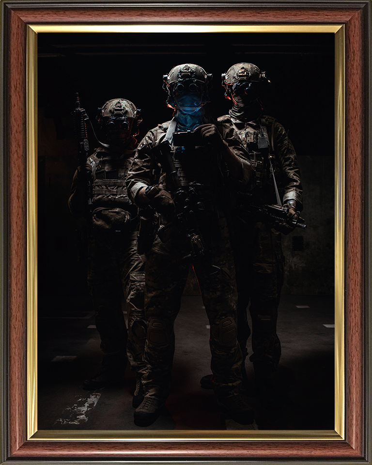 Soldiers in the shaddows Portrait Photo Print – British Army Wall Art, Military Decor Posters, Prints, & Visual Artwork Hampshire Prints 10 x 8 Classic Frame No