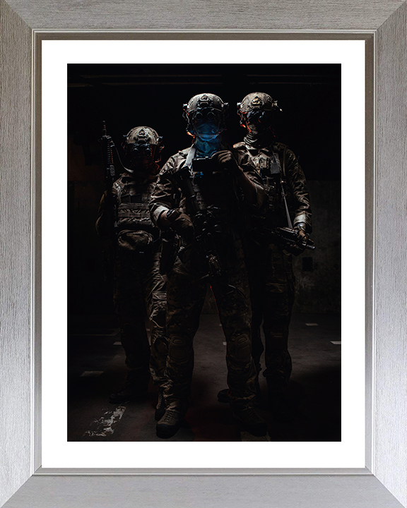 Soldiers in the shaddows Portrait Photo Print – British Army Wall Art, Military Decor Posters, Prints, & Visual Artwork Hampshire Prints 10 x 8 Silver Frame Yes