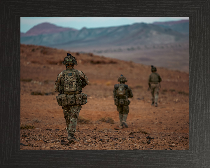 Soldiers on Patrol Photo Print – British Army Patrol Wall Art, Military Decor Posters, Prints, & Visual Artwork Hampshire Prints 10 x 8 Black Frame No