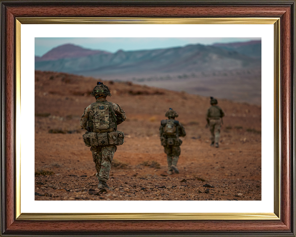 Soldiers on Patrol Photo Print – British Army Patrol Wall Art, Military Decor Posters, Prints, & Visual Artwork Hampshire Prints 10 x 8 Classic Frame Yes