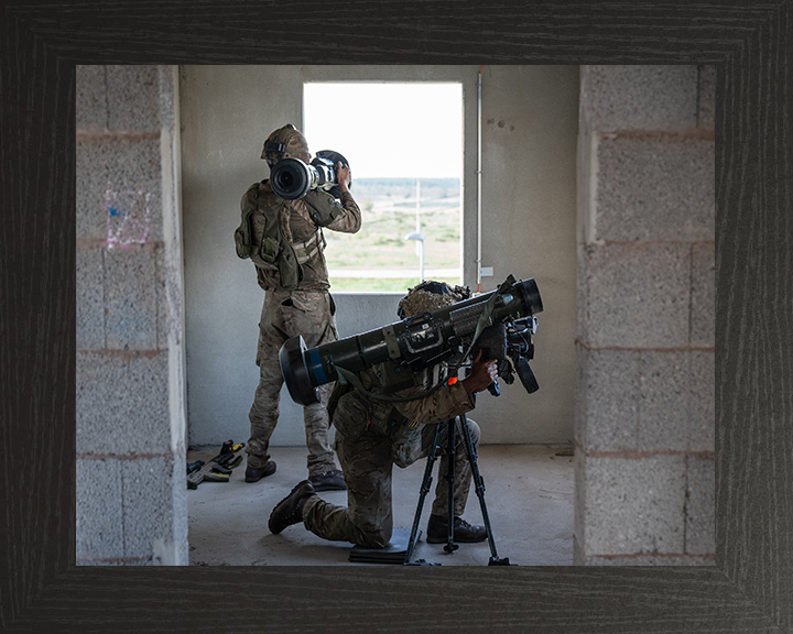 Soldiers with Javelin and NLAW Photo Print – British Army Wall Art, Military Decor Posters, Prints, & Visual Artwork Hampshire Prints 10 x 8 Black Frame No
