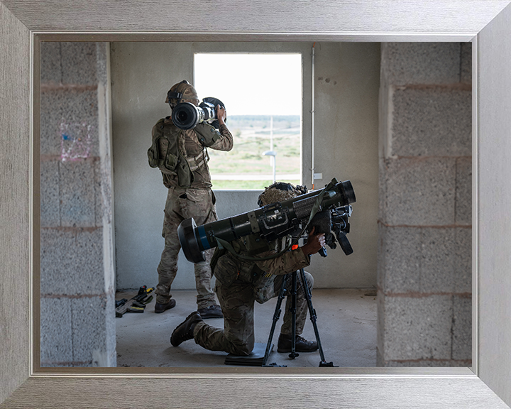 Soldiers with Javelin and NLAW Photo Print – British Army Wall Art, Military Decor Posters, Prints, & Visual Artwork Hampshire Prints 10 x 8 Silver Frame No