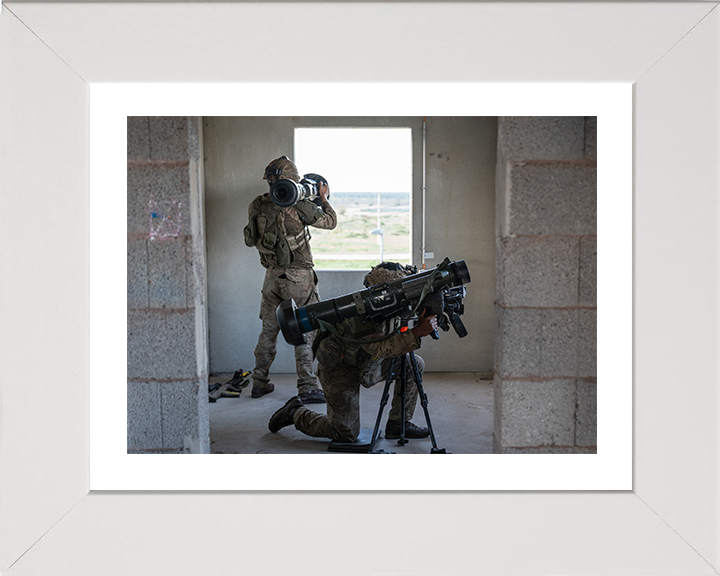 Soldiers with Javelin and NLAW Photo Print – British Army Wall Art, Military Decor Posters, Prints, & Visual Artwork Hampshire Prints 10 x 8 White Frame Yes