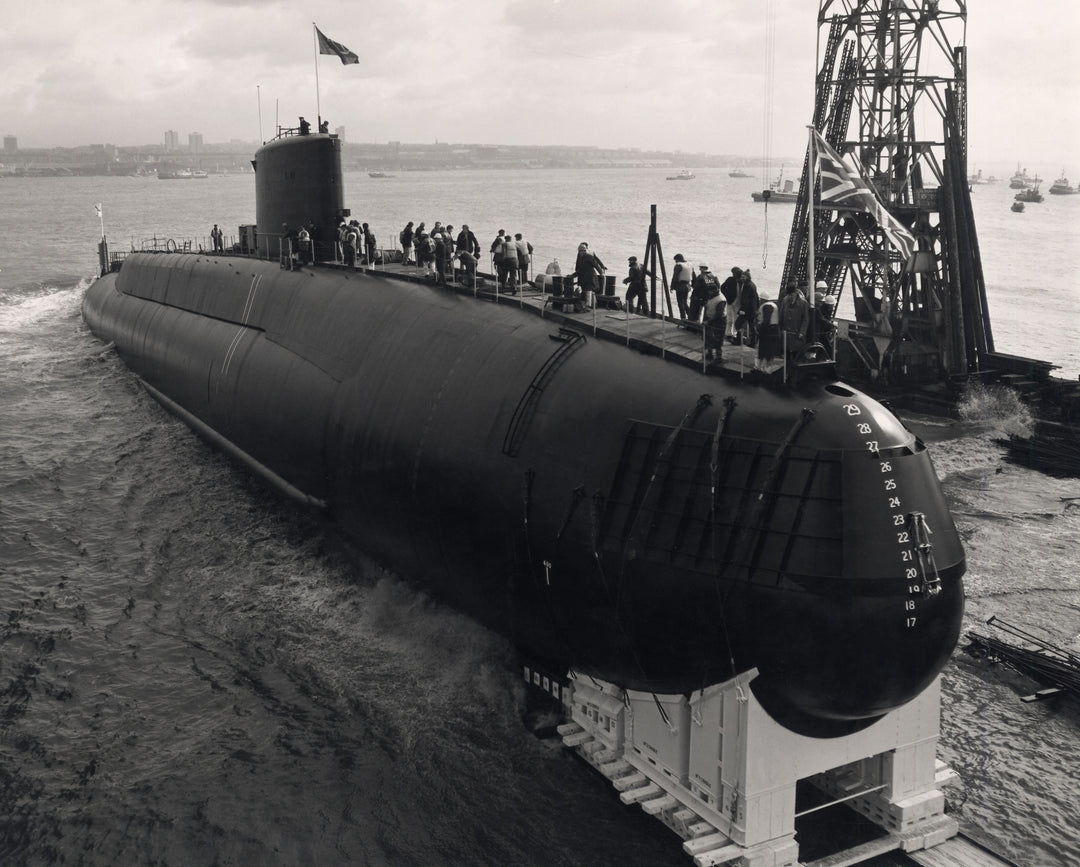 HMS Revenge (S27) Photo Print - Launch - Royal Navy Resolution Class Submarine Posters, Prints, & Visual Artwork Hampshire Prints 6 x 4 No Frame No