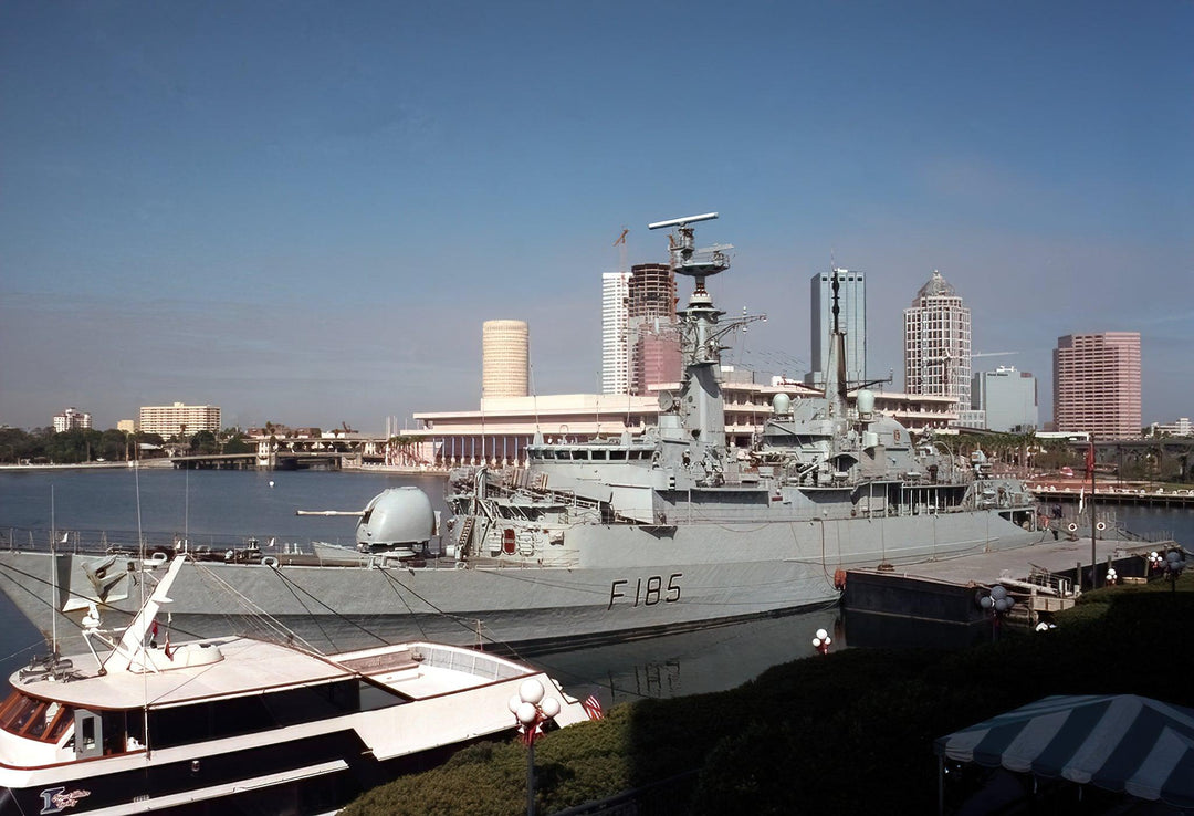 HMS Avenger F185 Royal Navy Type 21 frigate Photo Print or Framed Print - Hampshire Prints