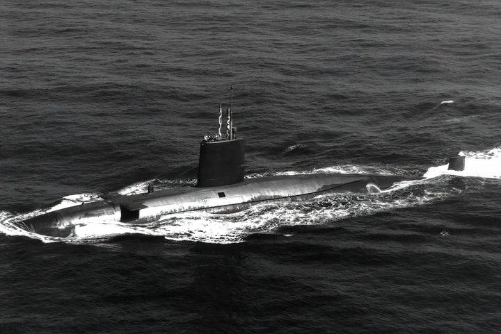 HMS Valiant S102 Submarine | Photo Print | Framed Print | Valiant Class | Royal Navy Hampshire Prints