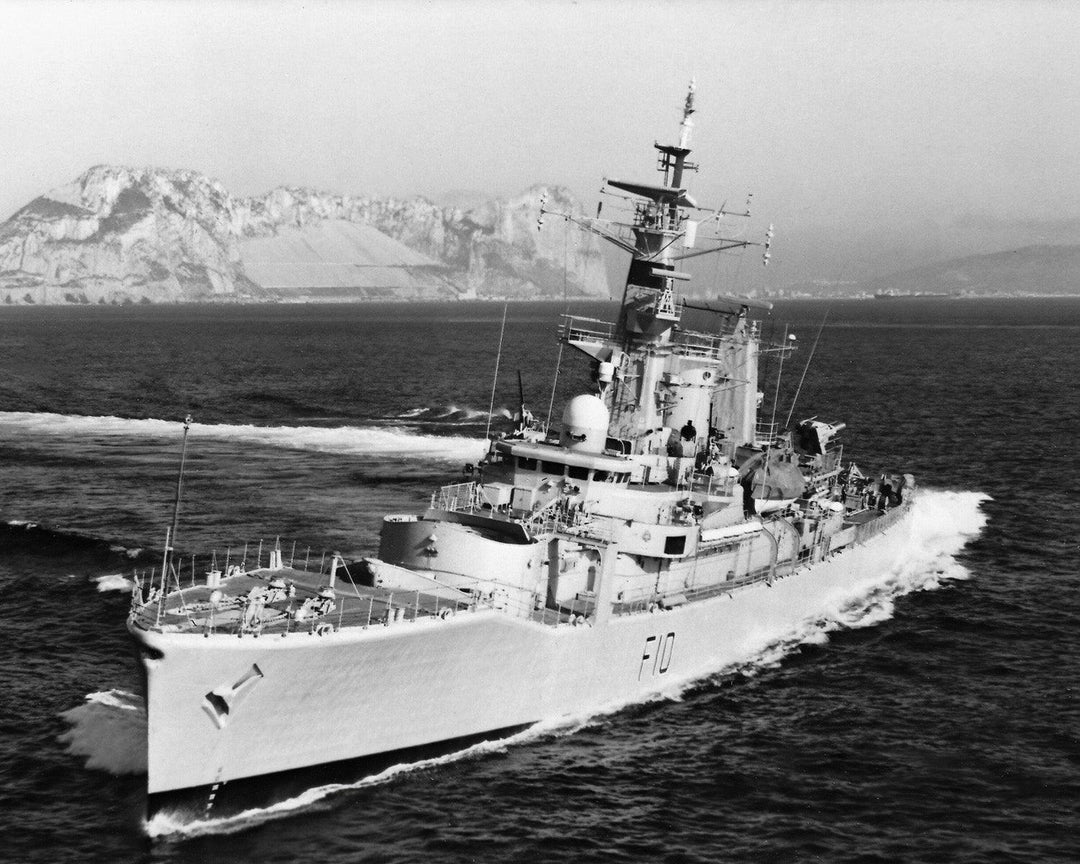 HMS Aurora F10 | Photo Print | Framed Print | Leander Class | Frigate | Royal Navy Hampshire Prints