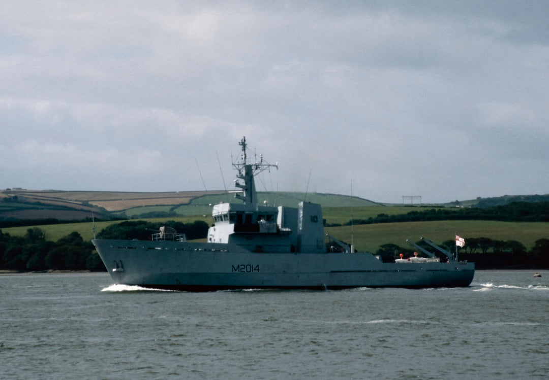 HMS Arun M2014 | Photo Print | Framed Print | River Class | Minesweeper | Royal Navy Hampshire Prints