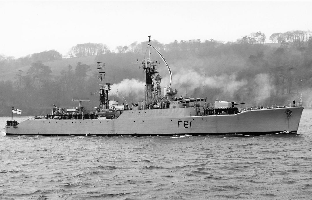 HMS Llandaff F61 | Photo Print | Framed Print | Salisbury Class | Frigate | Royal Navy Hampshire Prints