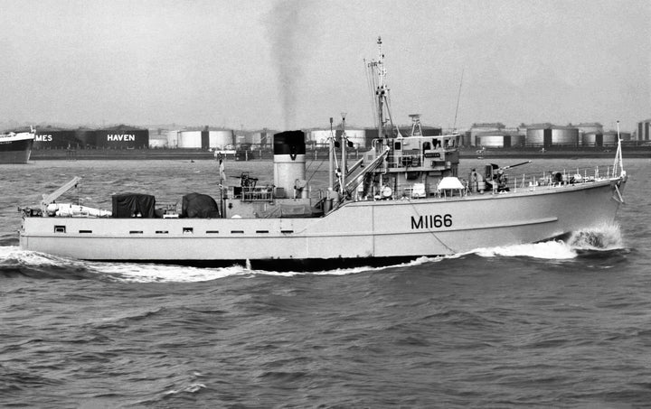 HMS Nurton M1166 | Photo Print | Framed Print | Ton Class | Minesweeper | Royal Navy Hampshire Prints